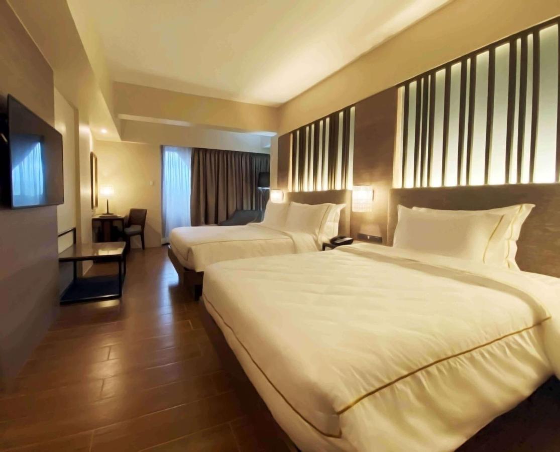 The Aurora Subic Hotel Managed By Hii Olongapo Kültér fotó