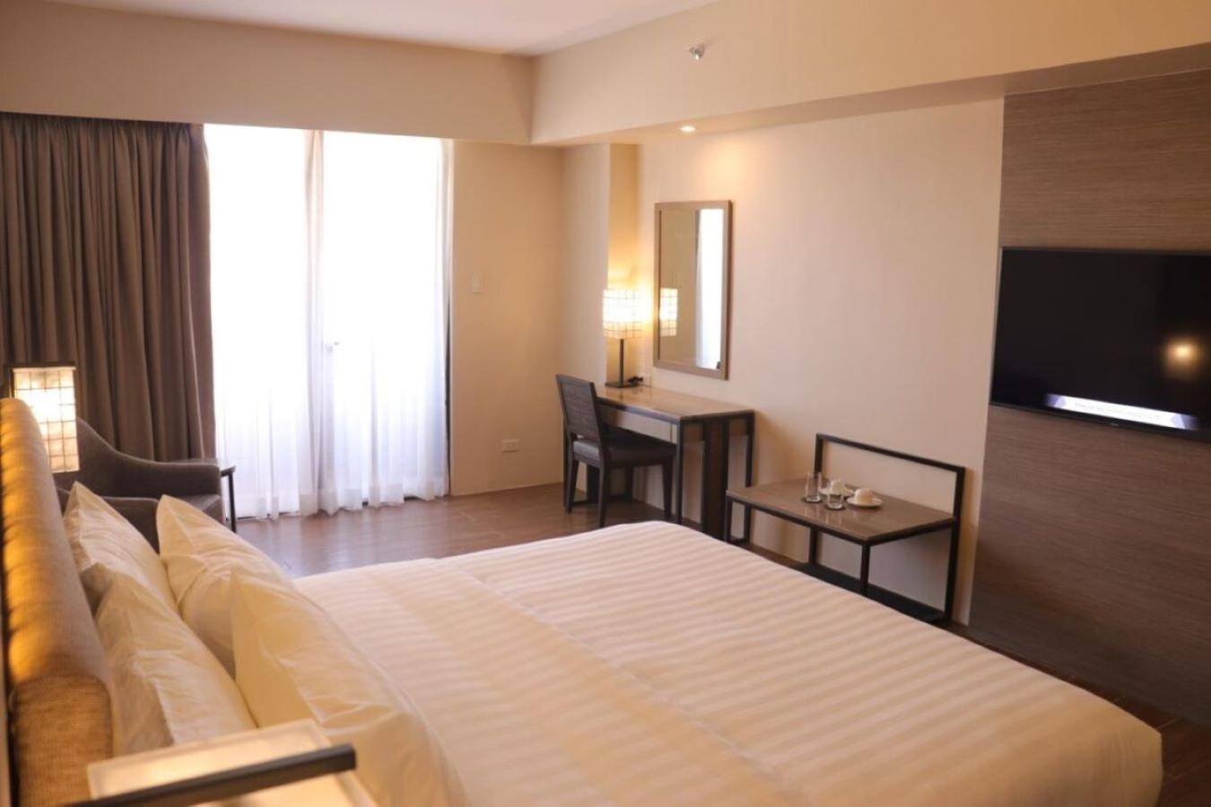 The Aurora Subic Hotel Managed By Hii Olongapo Kültér fotó
